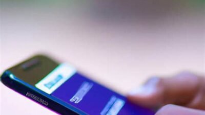 The Pros and Cons of Mobile Banking for Small Business Productivity